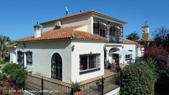 Villa en venta en Benajarafe (Málaga)