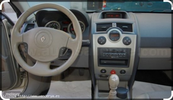  Renault Megane Dynamique de 2004 con 235.000 Km por 1.900 EUR. en Madrid 