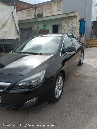 Opel Astra 1.6 Enjoy de 2010 con 73.000 Km por 6.800 EUR. en Valencia