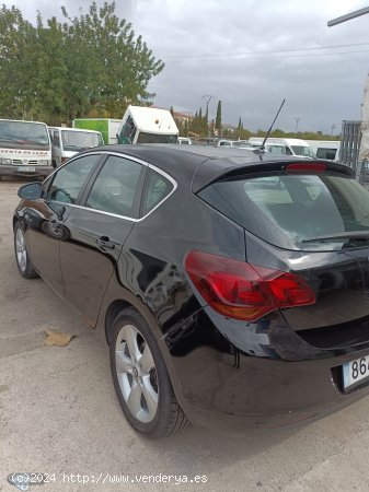 Opel Astra 1.6 Enjoy de 2010 con 73.000 Km por 6.800 EUR. en Valencia