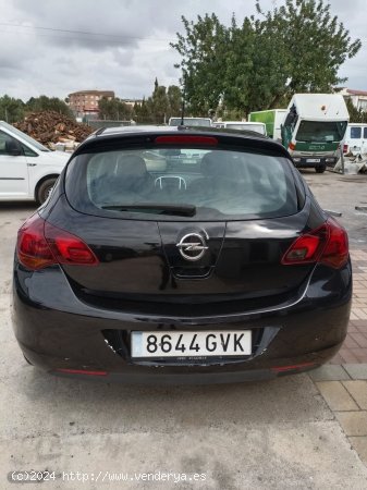 Opel Astra 1.6 Enjoy de 2010 con 73.000 Km por 6.800 EUR. en Valencia