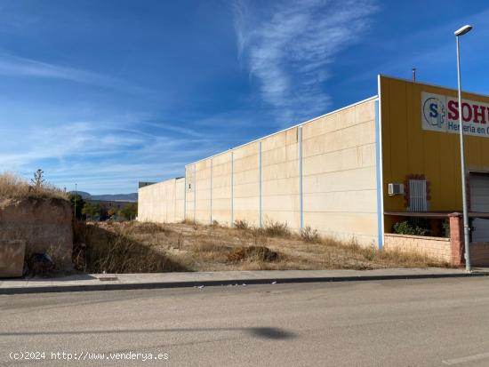  VENTA DE SOLAR INDUSTRIAL EN POLIGONO INDUSTRIAL LA CATALANA FASE 1 EN HUETOR TAJAR DE 535 M2 - GRAN 