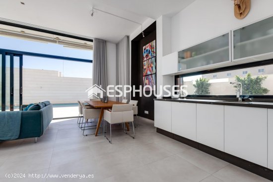 Casa en venta a estrenar en Pilar de la Horadada (Alicante)