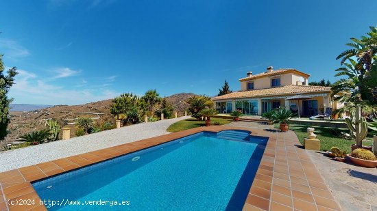 Villa en venta en Sayalonga (Málaga)