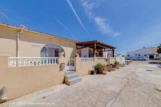 Chalet en venta en Torrevieja (Alicante)