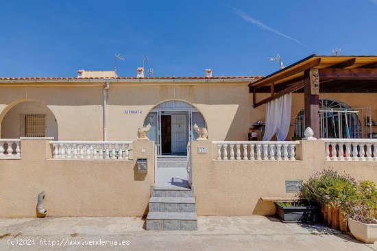 Chalet en venta en Torrevieja (Alicante)