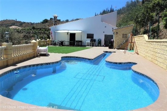 Villa en venta en Sayalonga (Málaga)