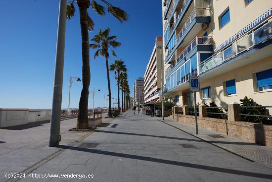 Vivienda en el paseo maritimo primera linea frente al Carranza - CADIZ