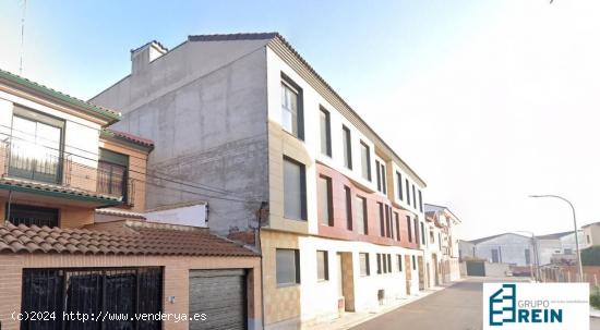 EDIFICIO CON 10 VIVIENDAS, 8 PLAZAS DE GARAJE Y 2 TRASTEROS EN FUENSALIDA EN LA CALLE PIZARRO - TOLE