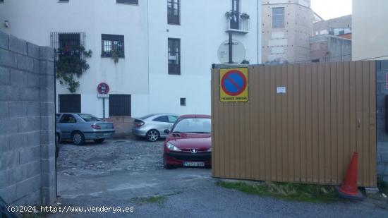 Plaza para COCHE en cochera al aire libre - Parcela Cerrada en el centro de Granada - GRANADA