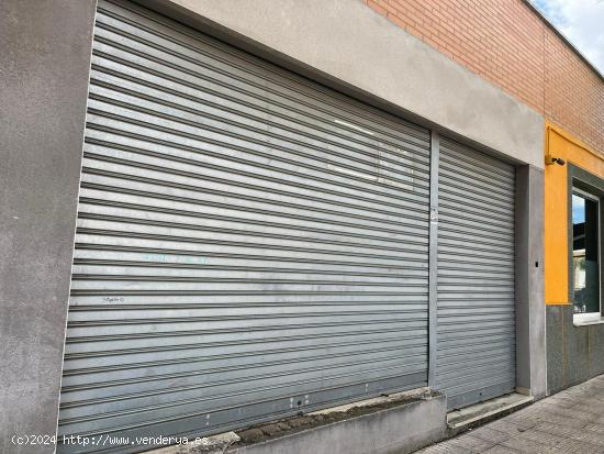  Se vende Local comercial en Residencial Gredos - CACERES 