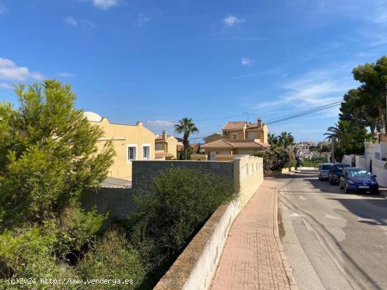 URBANIZACIÓN  BLUE  LAGOON  –  SAN  MIGUEL  DE SALINAS (ALICANTE) - ALICANTE