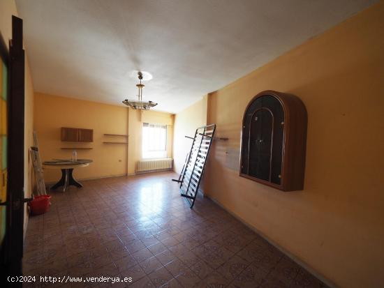 Se vende piso de 3 dormitorios y 2 baños en la Avenida Don Antonio Huertas - CIUDAD REAL