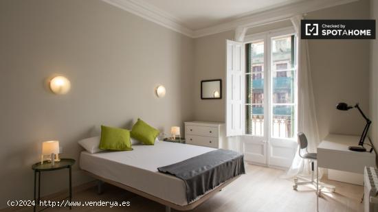 Amplia habitación en un apartamento de 6 dormitorios, L'Esquerra de l'Eixample - BARCELONA