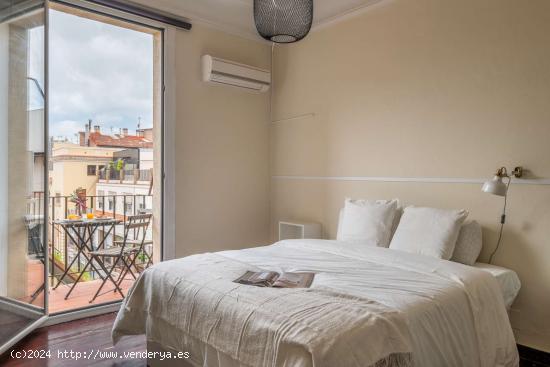 Alquiler de habitaciones en piso de 8 habitaciones en Gràcia - BARCELONA