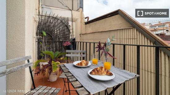 Alquiler de habitaciones en piso de 8 habitaciones en Gràcia - BARCELONA