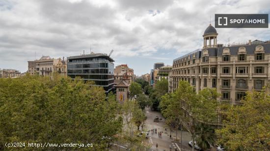 Alquiler de habitaciones en piso de 8 habitaciones en Gràcia - BARCELONA