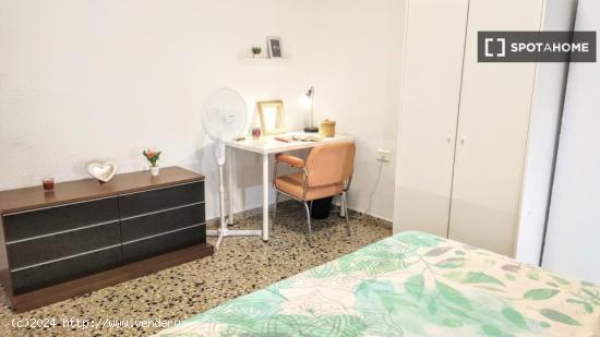 Habitación en piso compartido en Paterna - VALENCIA