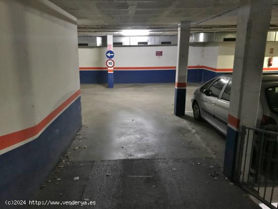 PARKING GRANDE EN EL CENTRO (coche + moto) - BARCELONA