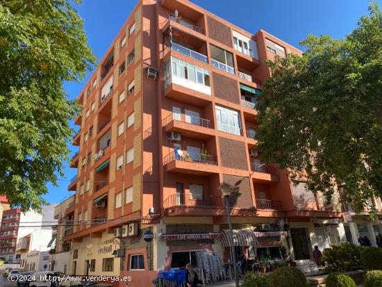 CASABANCO VENDE  PISO EN ALMENDRALEJO DE TRES DORMITORIOS. - BADAJOZ