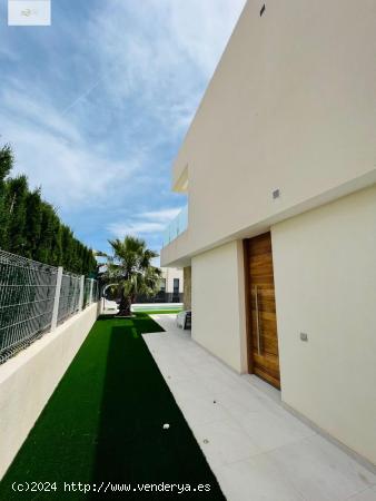 SE ALQUILAN VILLAS EN SIERRA CORTINA, FINESTRAT - ALICANTE