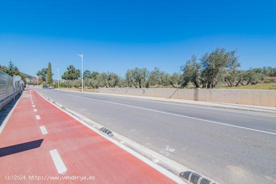 VENTA DE PARCELA URBANIZABLE (ACTUALMENTE RUSTICA) EN EL CAMINO DE LAS CRUCES A 1 MINUTO DE ALBOLOTE