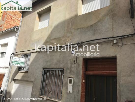 Casa amplia  a la venta en Manuel con muchas posibilidades. - VALENCIA