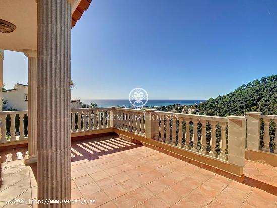 Casa con piscina y vistas panorámicas al mar en venta en Santa Susanna - BARCELONA