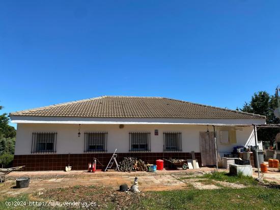 CHALET CON PISCINA EN MAGNIFICA PARCELA - GUADALAJARA