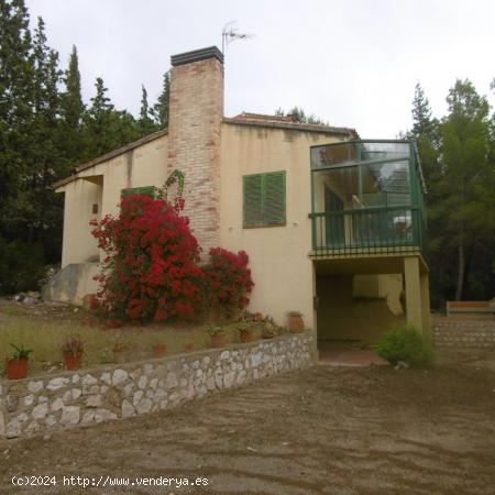  Chalet en zona Mig-Cami, a 2,5 km del centro de la población de Tortosa - TARRAGONA 