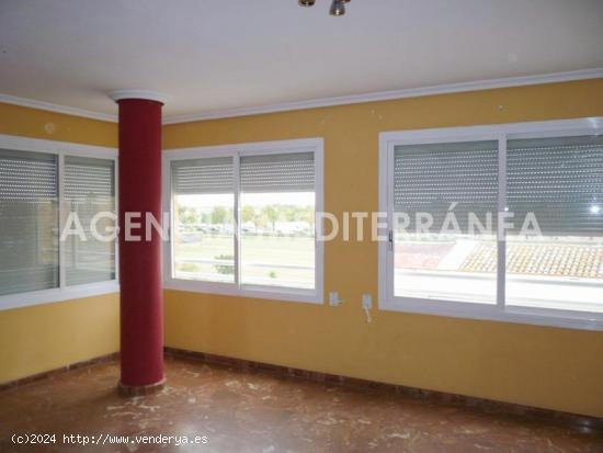 Piso en venta en Valencia (de VPO), con ascensor y balcón - VALENCIA