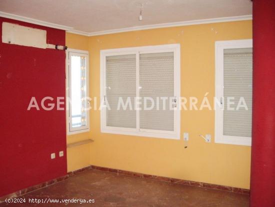 Piso en venta en Valencia (de VPO), con ascensor y balcón - VALENCIA