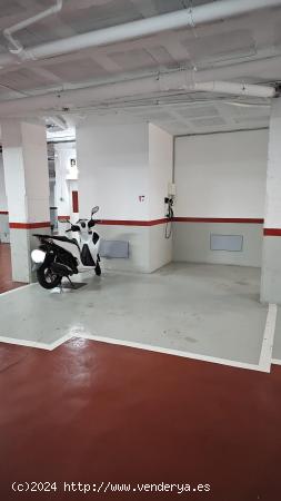 Parking plaza grande (coche y 2 motos). - BARCELONA