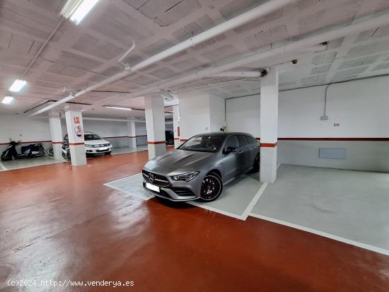 Parking plaza grande (coche y 2 motos). - BARCELONA