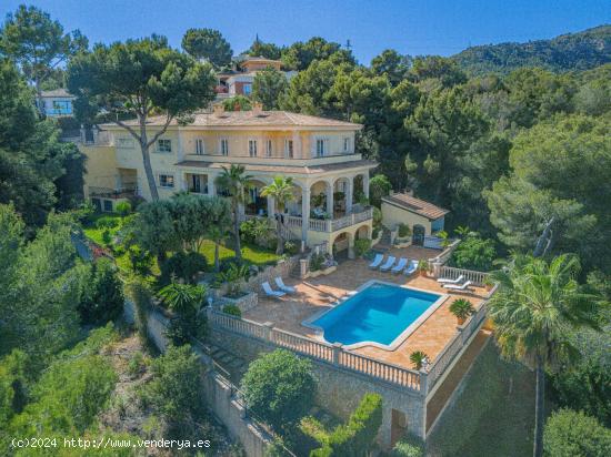 Exclusivo chalet con vistas al mar en Bendinat - BALEARES