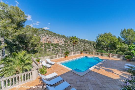 Exclusivo chalet con vistas al mar en Bendinat - BALEARES