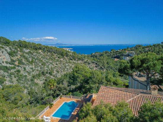 Exclusivo chalet con vistas al mar en Bendinat - BALEARES