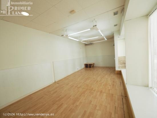 Local comercial en pleno centro, todo exterior, muy luminoso, con 54 m2 y por solo 550 € mes. - CI