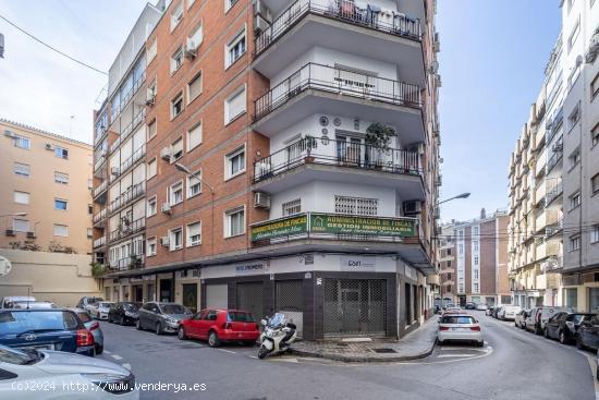 Piso en pleno centro de Granada - GRANADA