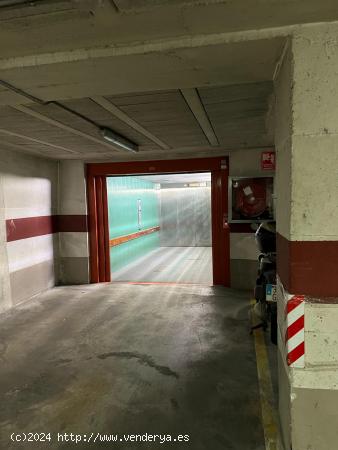 Alicante, pleno centro, plaza de parking grande con trastero. - ALICANTE