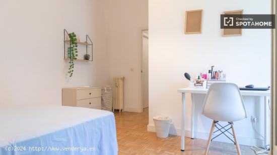 Se alquilan habitaciones en apartamento de 7 dormitorios en Salamanca - MADRID