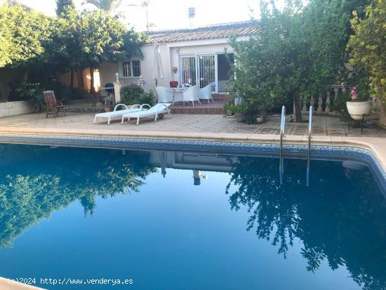 Venta El Albir chalet independiente 3 dormitorios parcela piscina garaje y trastero - ALICANTE