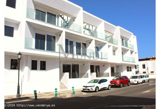 Piso en La Oliva, Corralejo - ¡Vistas al Mar y Comodidades Modernas!