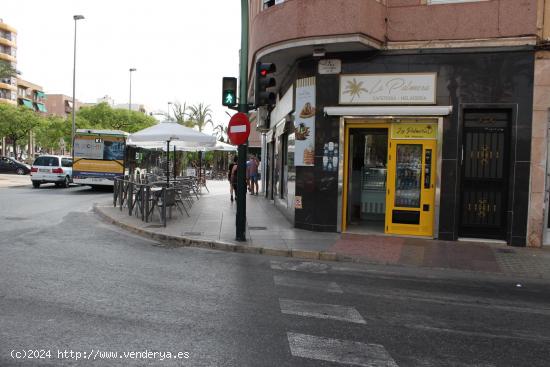 Se traspasa heladería-cafetería con terraza con clientela demostrable!!! - ALICANTE