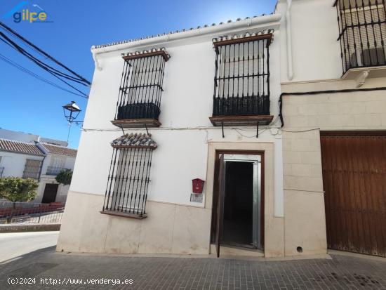  GRAN CASA EN ESTEPA EN UNA MUY BUENA ZONA. - SEVILLA 