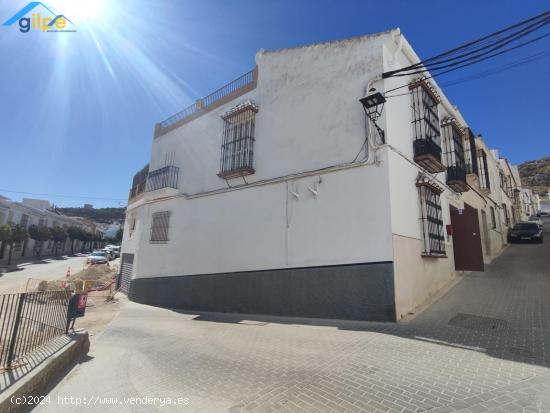 GRAN CASA EN ESTEPA EN UNA MUY BUENA ZONA. - SEVILLA