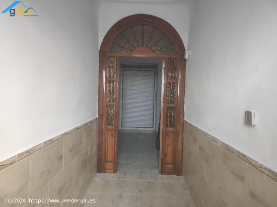 GRAN CASA EN ESTEPA EN UNA MUY BUENA ZONA. - SEVILLA