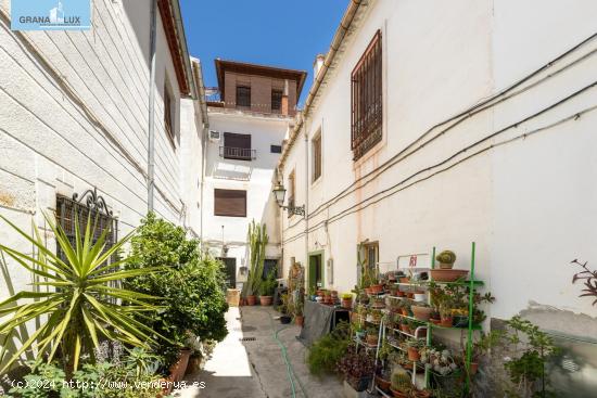 GRAN OPORTUNIDAD SOLAR CON CASA EN MIRADOR DE ROLDANDO,GRANADA - GRANADA