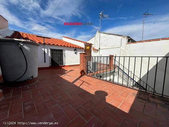 CASA CON TEJADO NUEVO EN EL CENTRO - CORDOBA