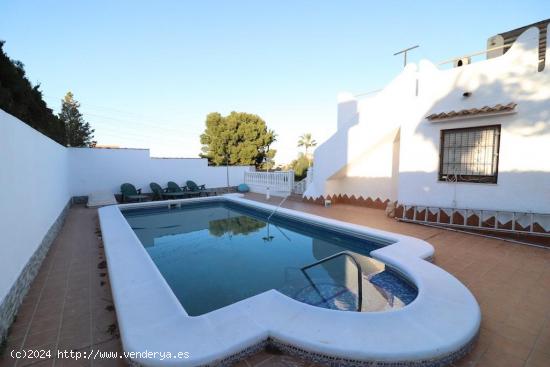 CHALET INDEPENDIENTE CON DOS PLANTAS EN LOS BALCONES ( TORREVIEJA ) - ALICANTE